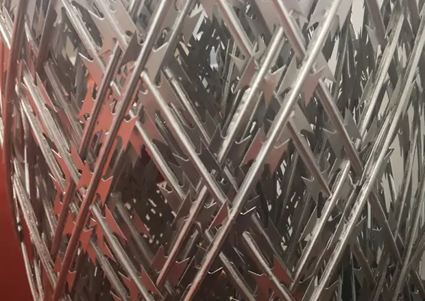 MILITARY CONCERTINA RAZOR WIRE