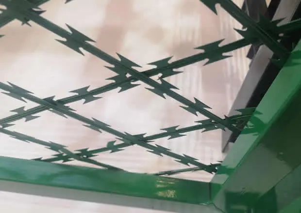 MILITARY CONCERTINA RAZOR WIRE