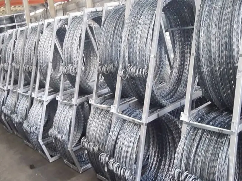 STRAIGHT LINE RAZOR WIRE FENCE