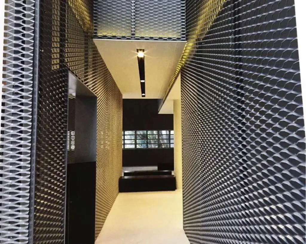 Aluminum stretch decorative mesh
